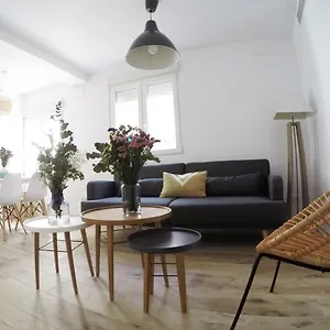 https://urban-chic-2-bedrooms-center-santa-marina.es-andalucia.com